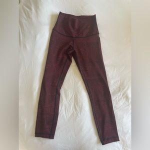 Lululemon Wunder Under Leggings 25” sz 6